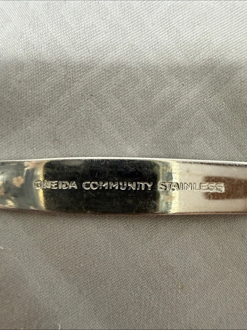 Oneida Community SATINIQUE Older Pattern Stainless Flatware 4 5Pc Place Settings